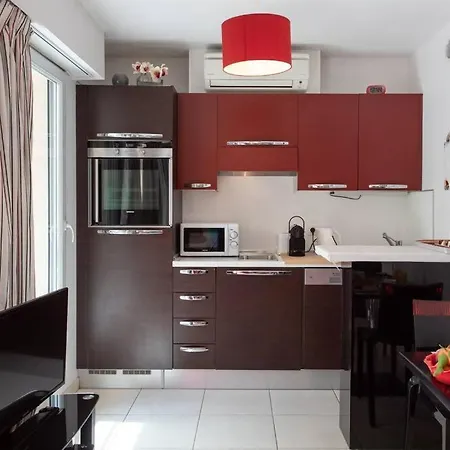 Apartment L18 Parking Terrace Ac 10mins Walk To Beaches